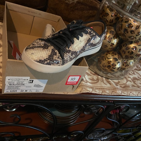 Clarks sneakers, size 10, snake print - Picture 6 of 6